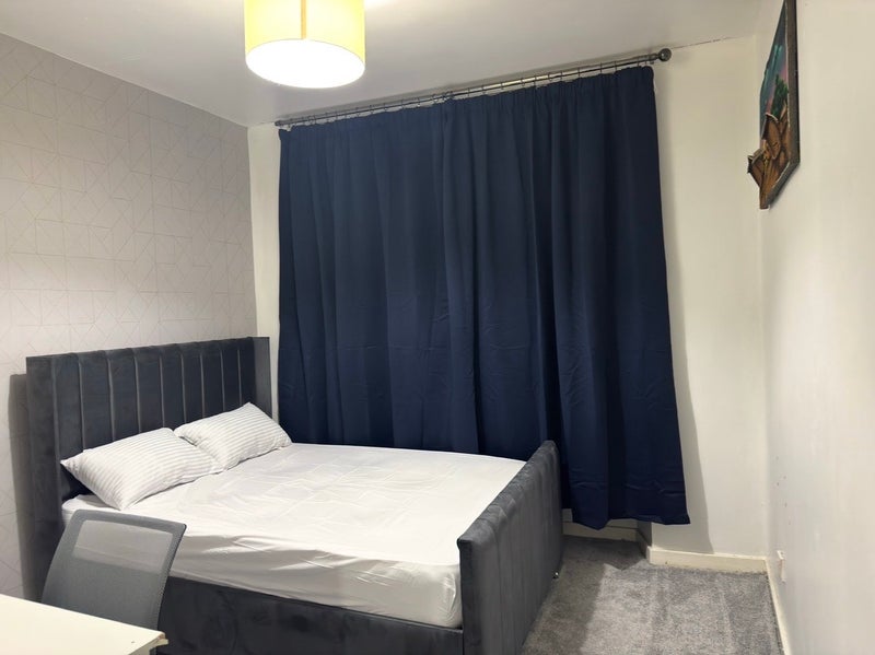 Room Craigmont Drive in Glasgow