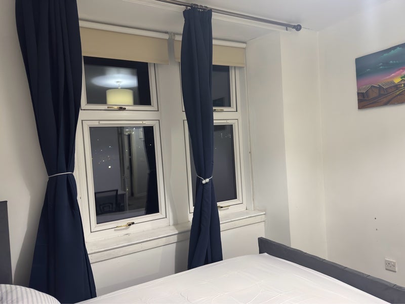 Room Craigmont Drive in Glasgow