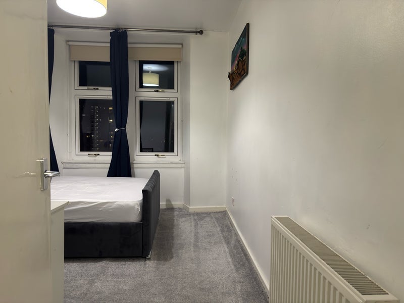 Room Craigmont Drive in Glasgow