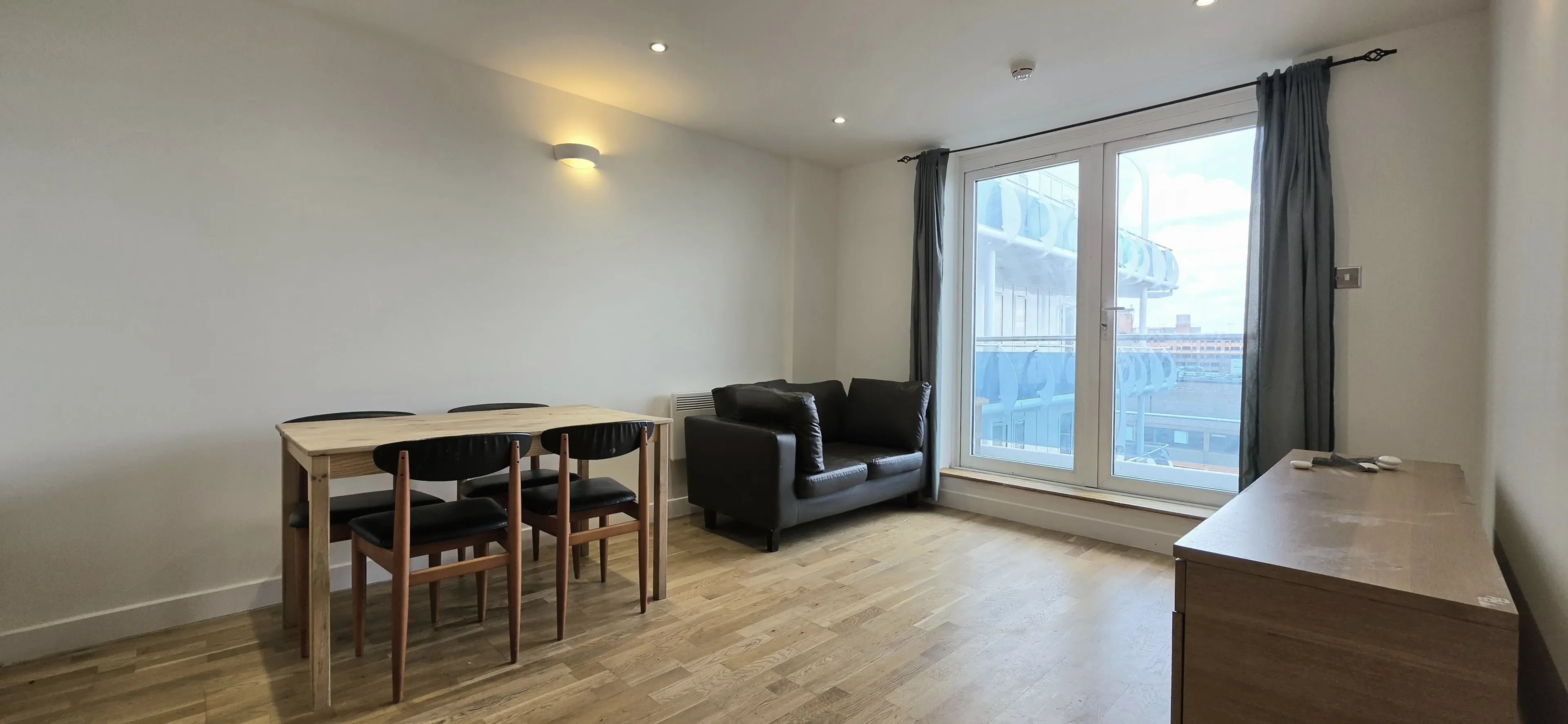 Flat Lyon Road in Greater London