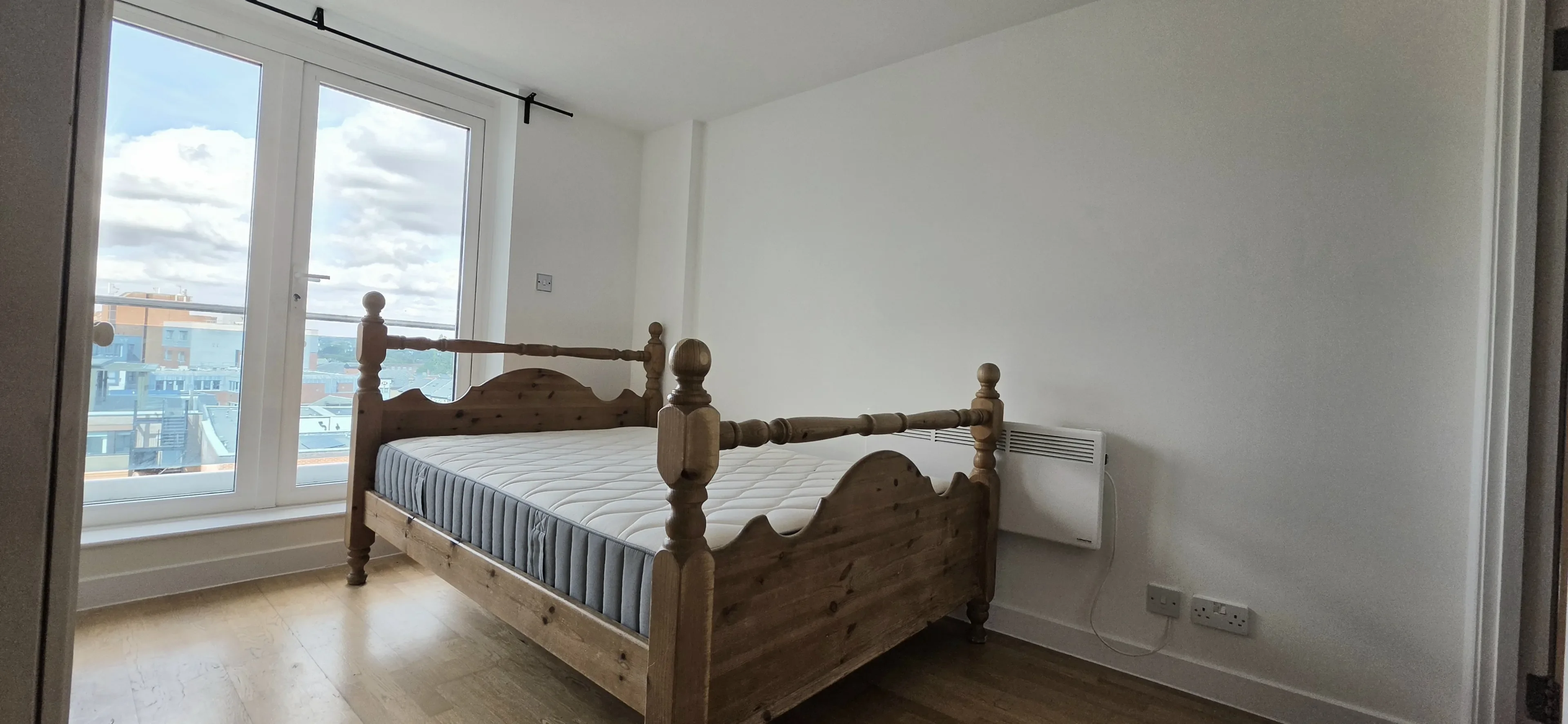 Flat Lyon Road in Greater London