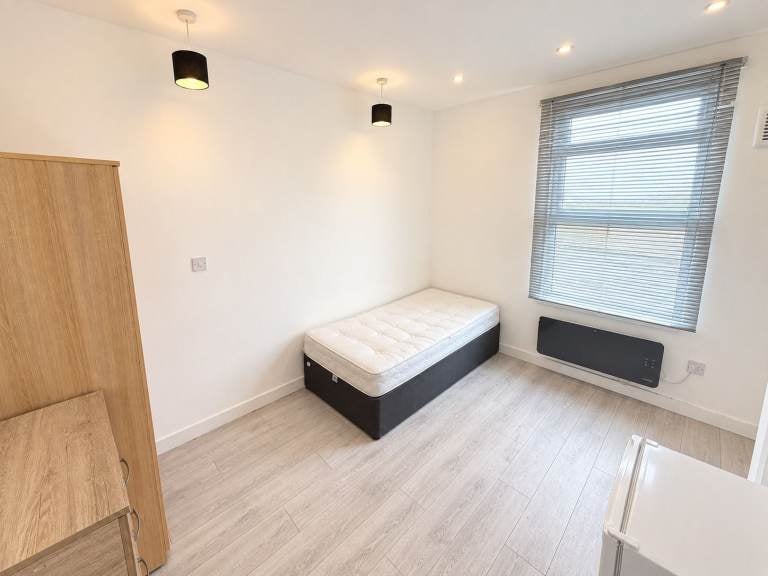 Flat Harcourt Road in Greater London