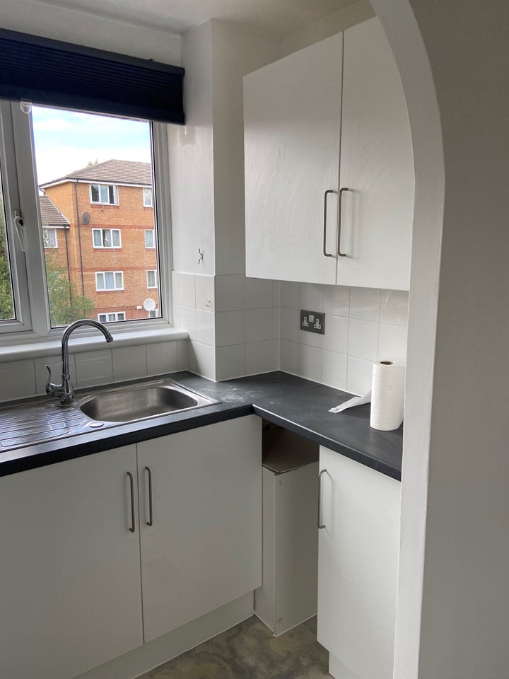 Flat Fenman Gardens in Greater London