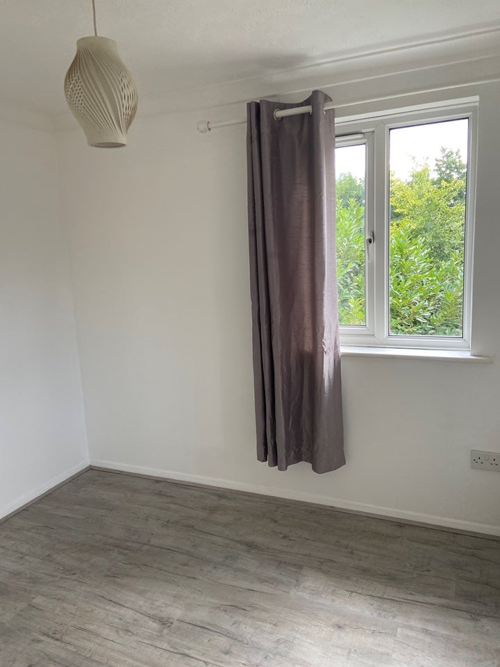 Flat Fenman Gardens in Greater London