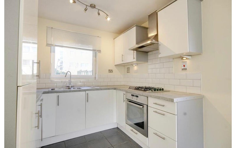 Room Flint Close in Greater London