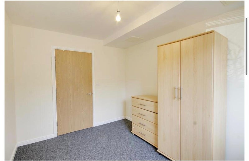 Room Flint Close in Greater London
