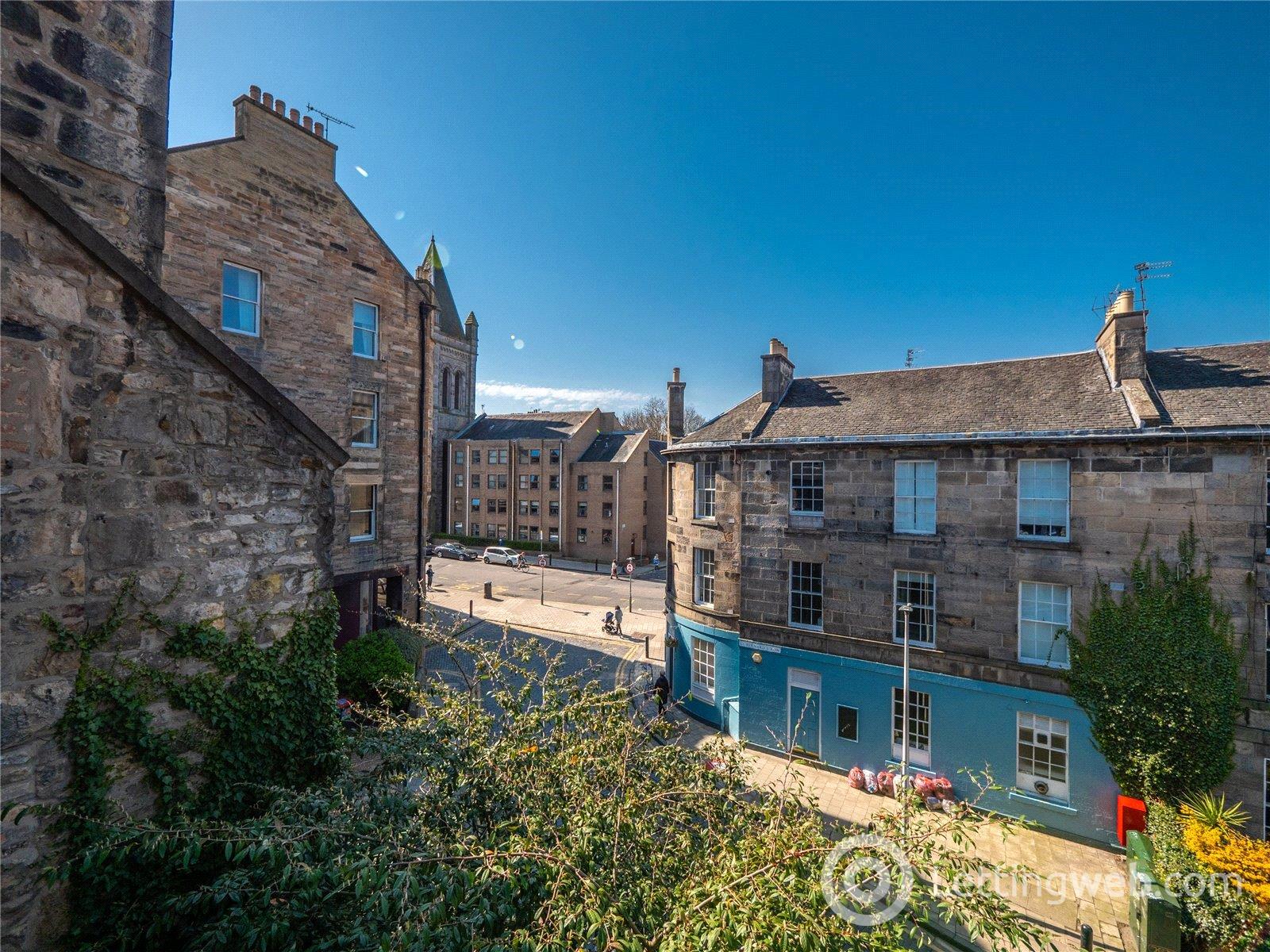 Flat St Bernard's Row in Edinburgh