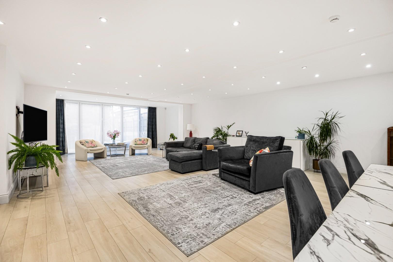 House Camlet Way in Greater London