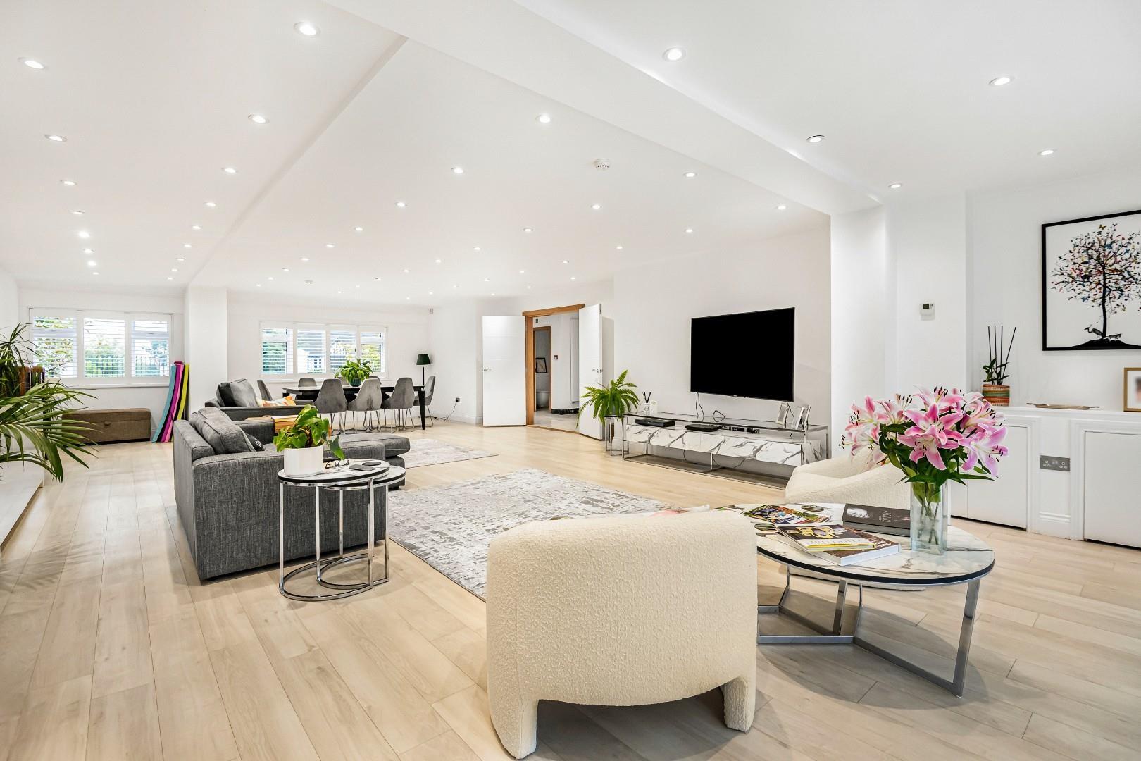 House Camlet Way in Greater London