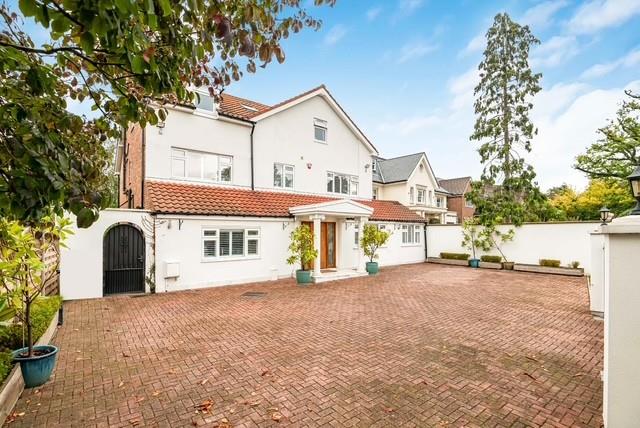House Camlet Way in Greater London