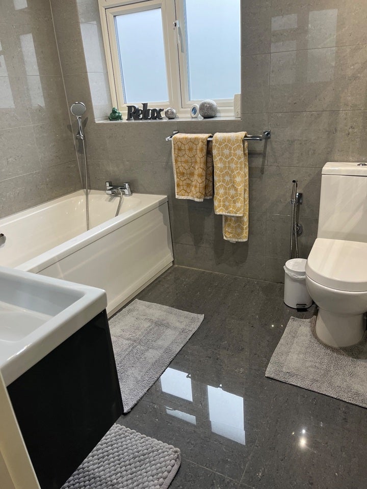 Room Mayfield Avenue in Greater London