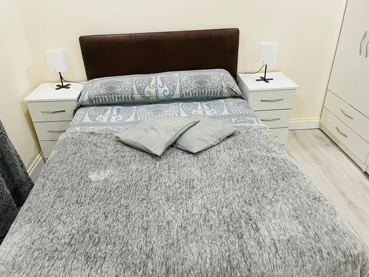 Room Greenford Road in Greater London