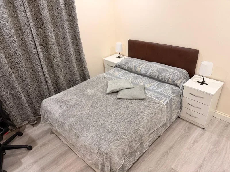 Room Greenford Road in Greater London