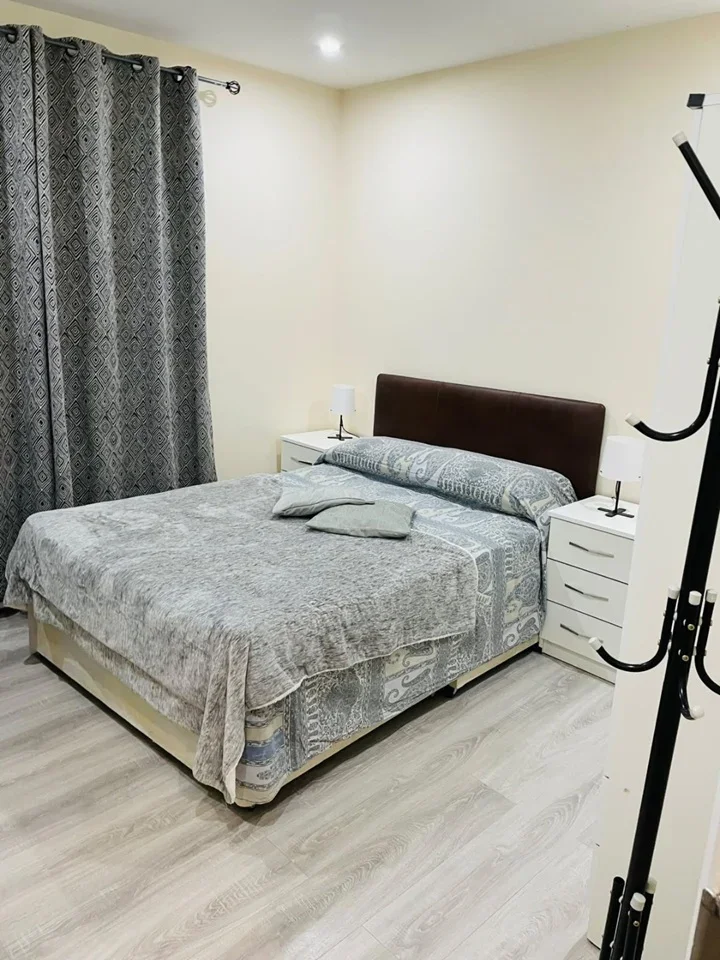 Room Greenford Road in Greater London