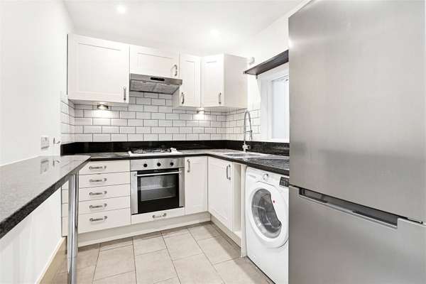 Flat Filmer Road in Greater London