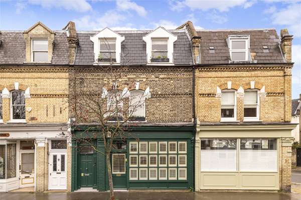 Flat Filmer Road in Greater London