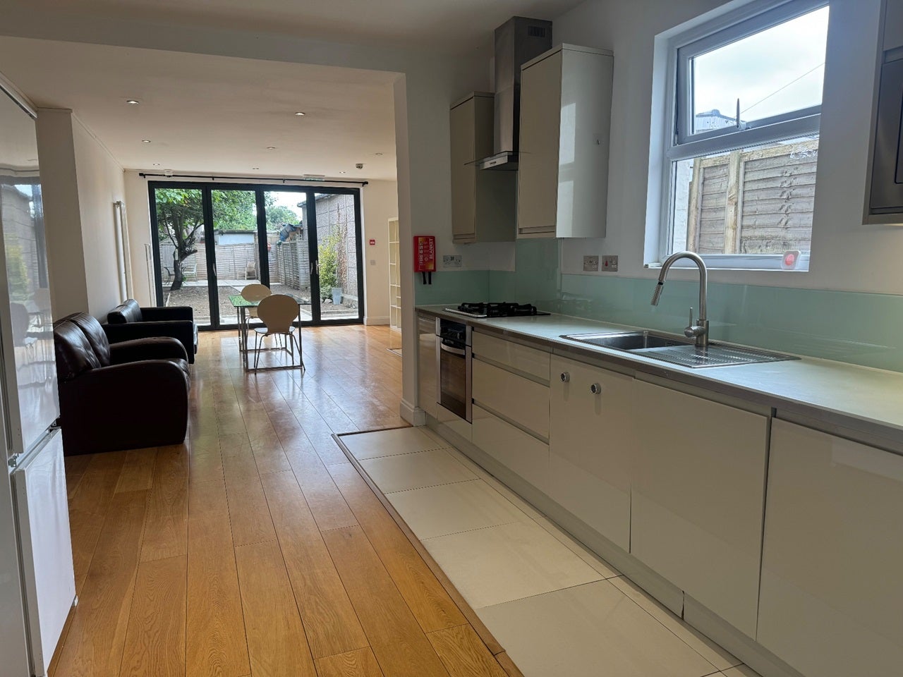 Room Lowden Road in Greater London