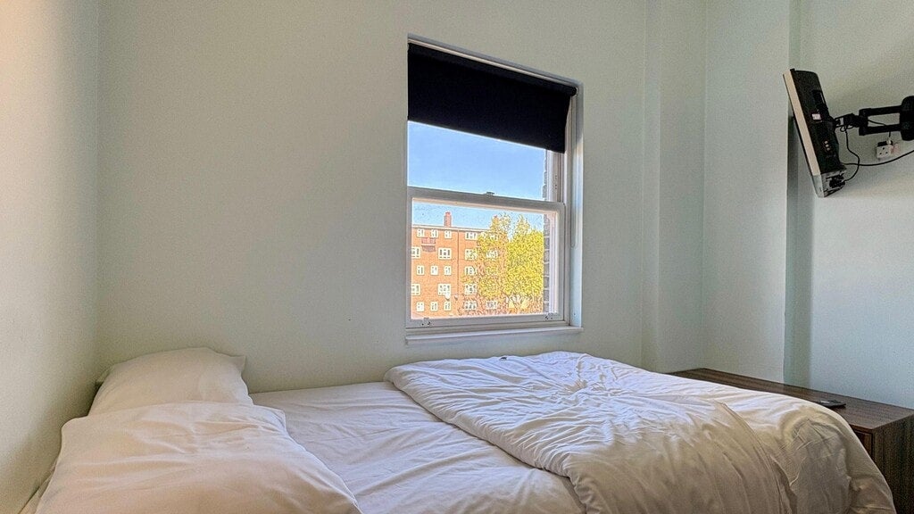 Room Camden Road in Greater London
