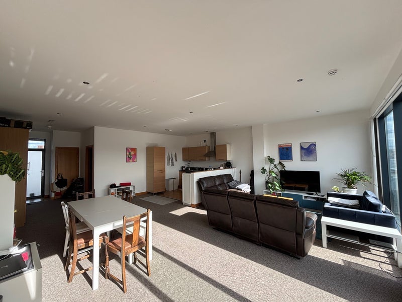 Room Roach Road in Greater London