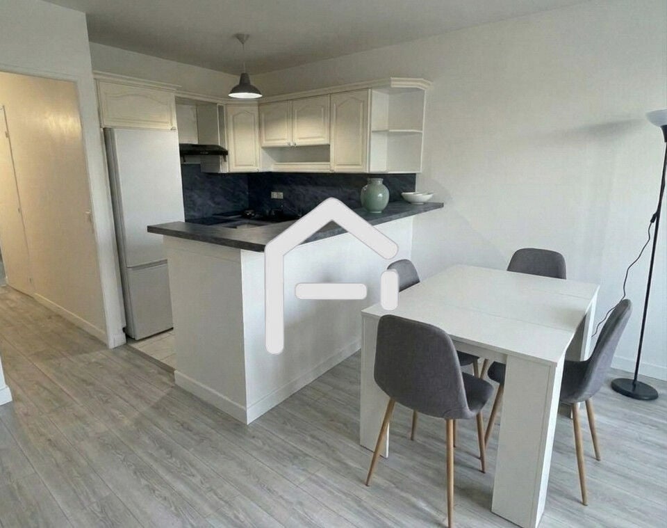 Flat Rue Jacques Mazaud in Levallois-Perret