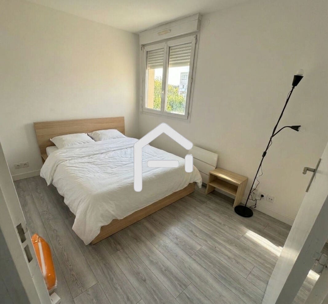Flat Rue Jacques Mazaud in Levallois-Perret
