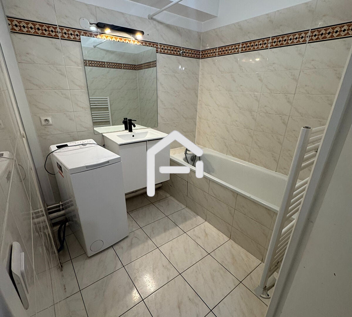 Flat Rue Jacques Mazaud in Levallois-Perret