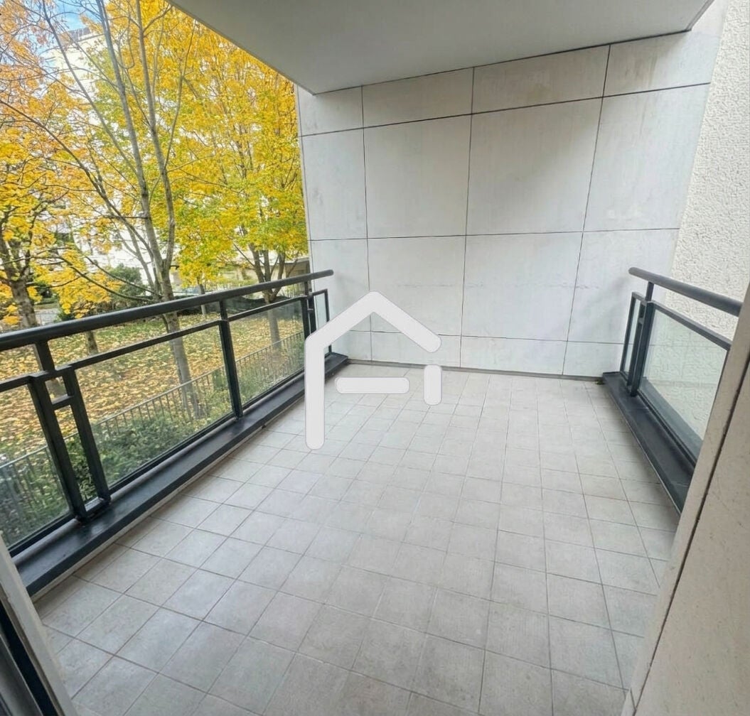Flat Rue Jacques Mazaud in Levallois-Perret