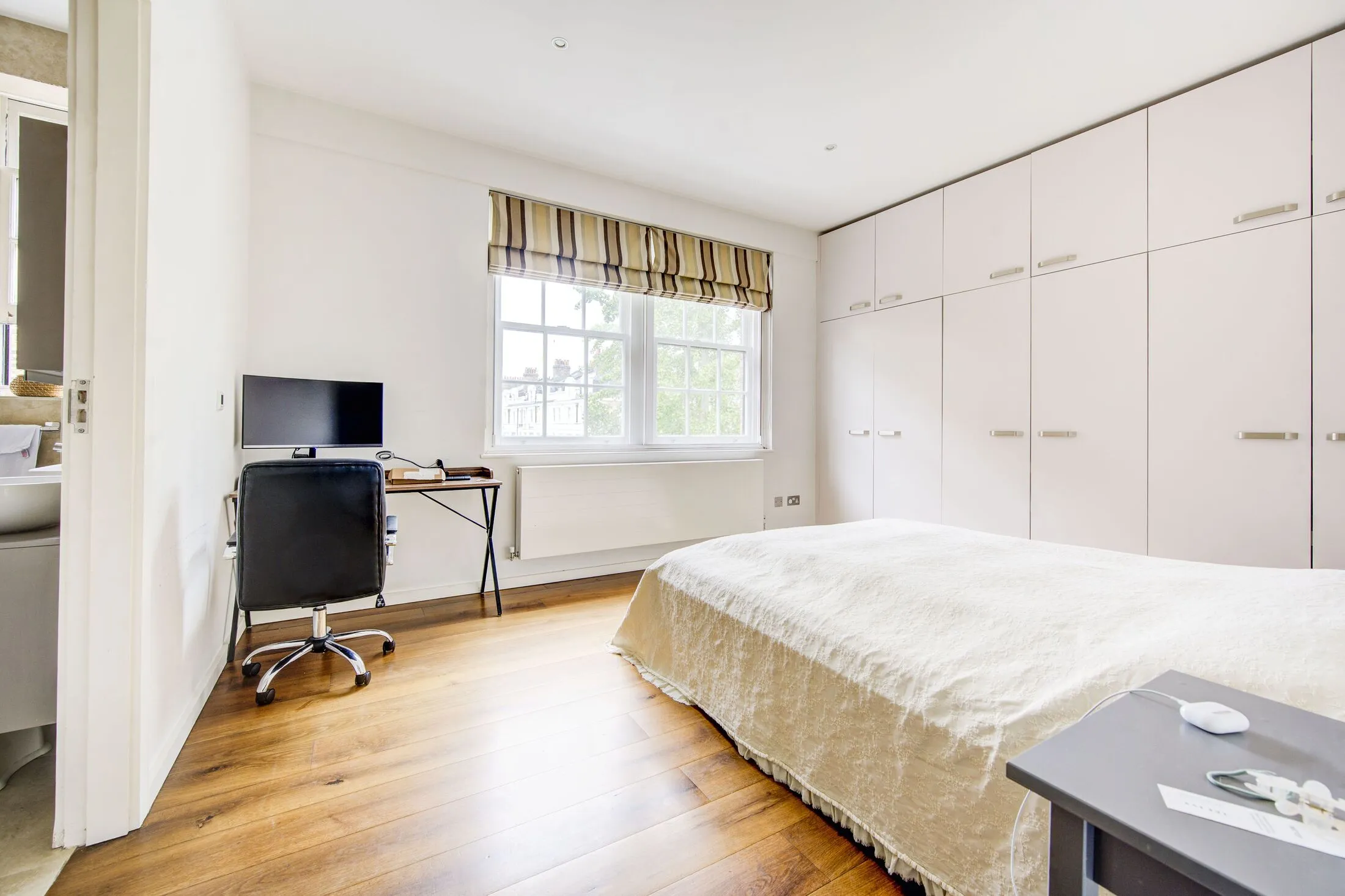 Flat Coleherne Road in Greater London