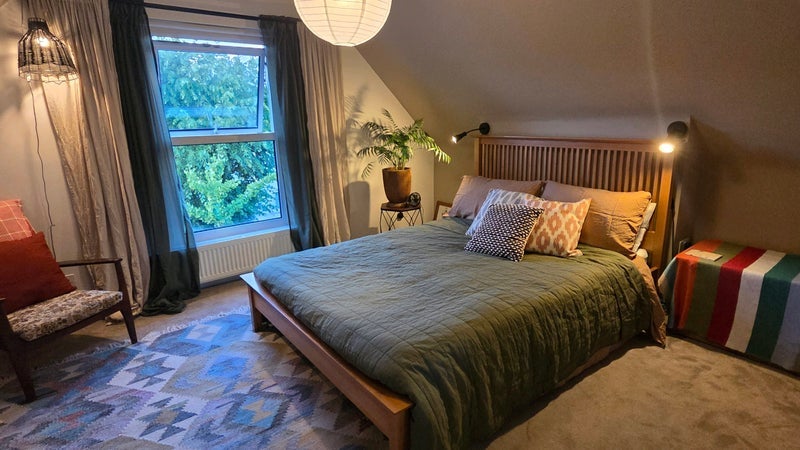 Room Queen's Grove Road in Greater London