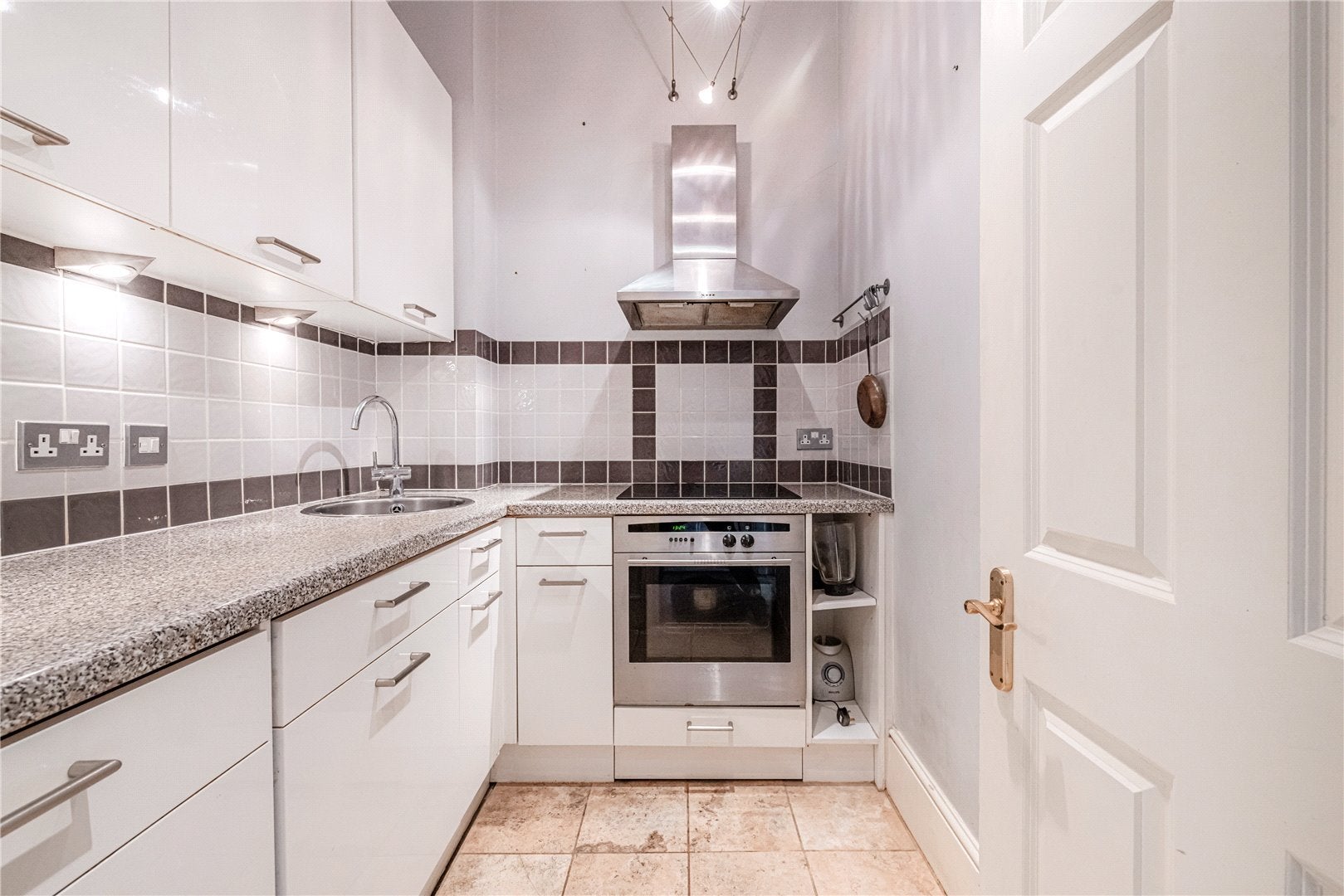 Flat Blenheim Crescent in Greater London