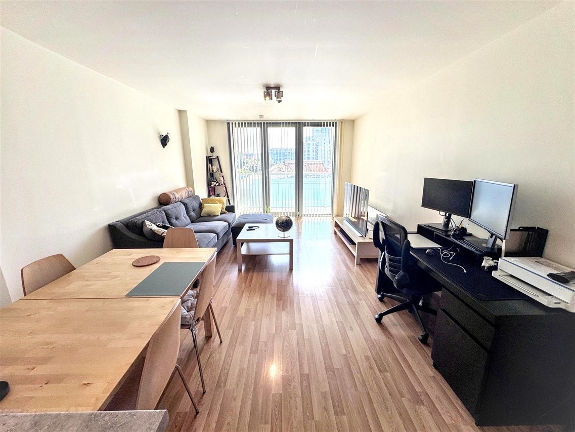 Flat Warton Road in Greater London