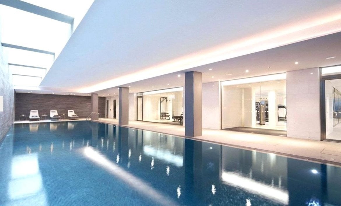 Flat Hatfields in Greater London