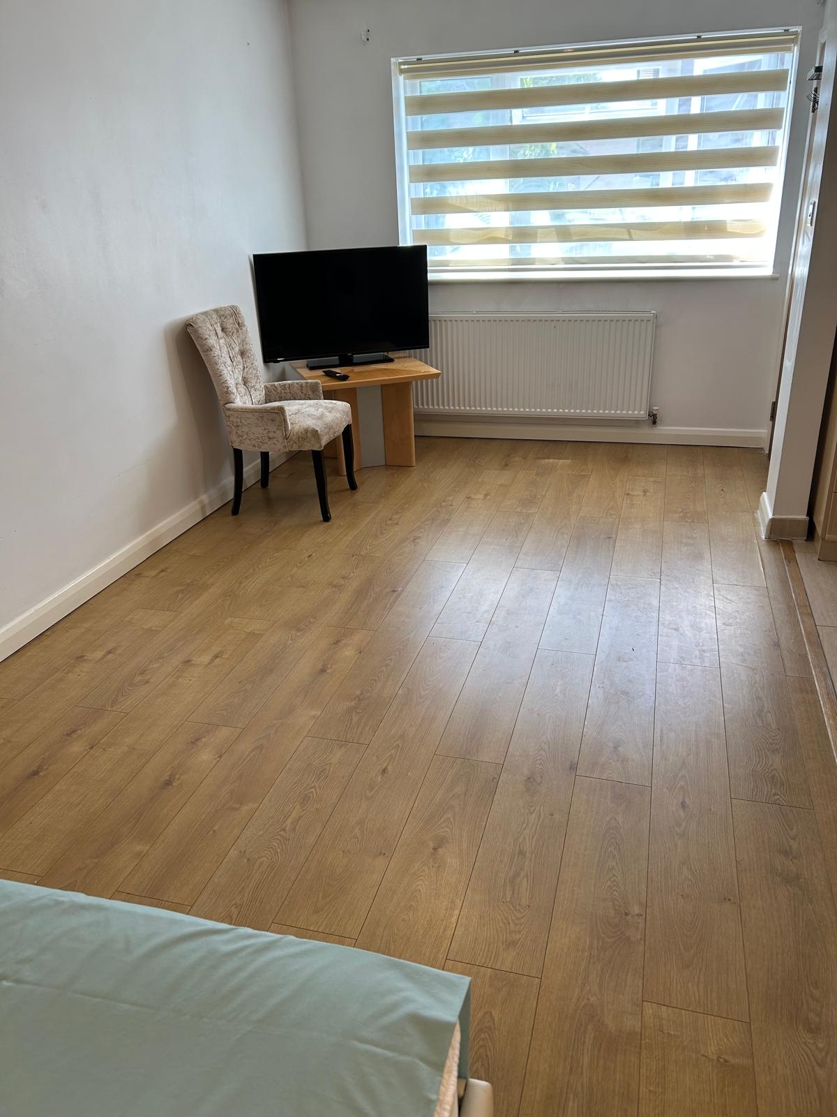 Room Morton Way in Greater London