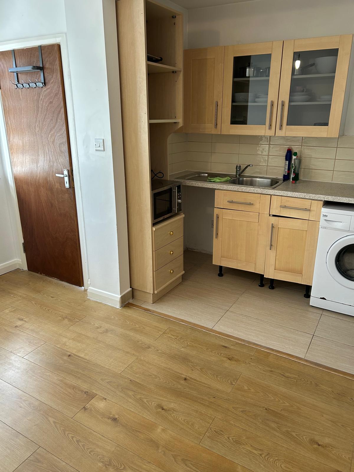 Room Morton Way in Greater London