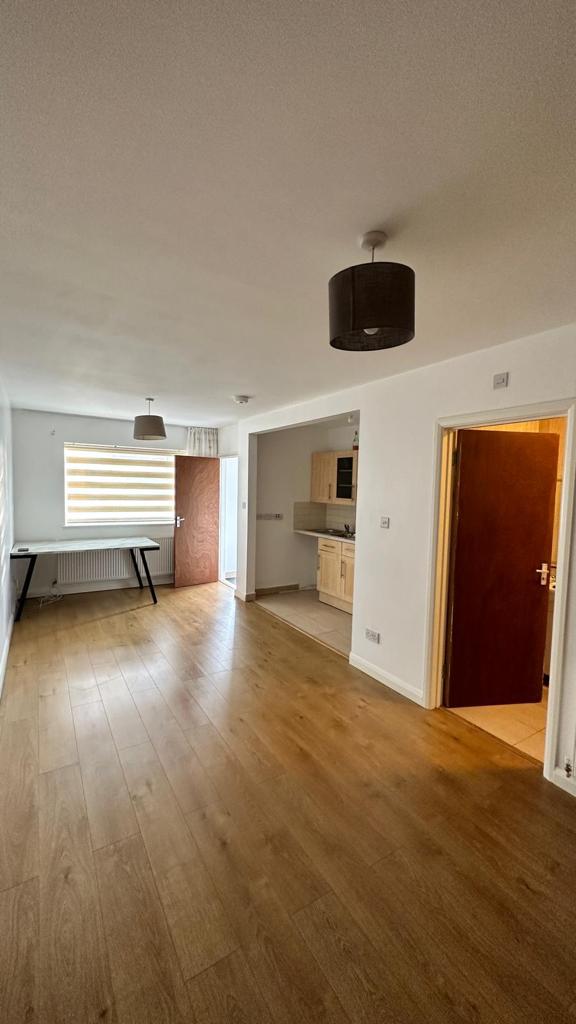 Room Morton Way in Greater London