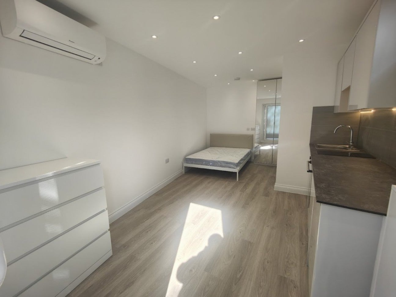 Flat Elmcroft Crescent in Greater London