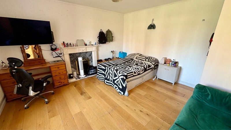 Room Homerton Road in Greater London