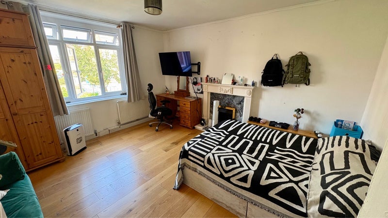Room Homerton Road in Greater London