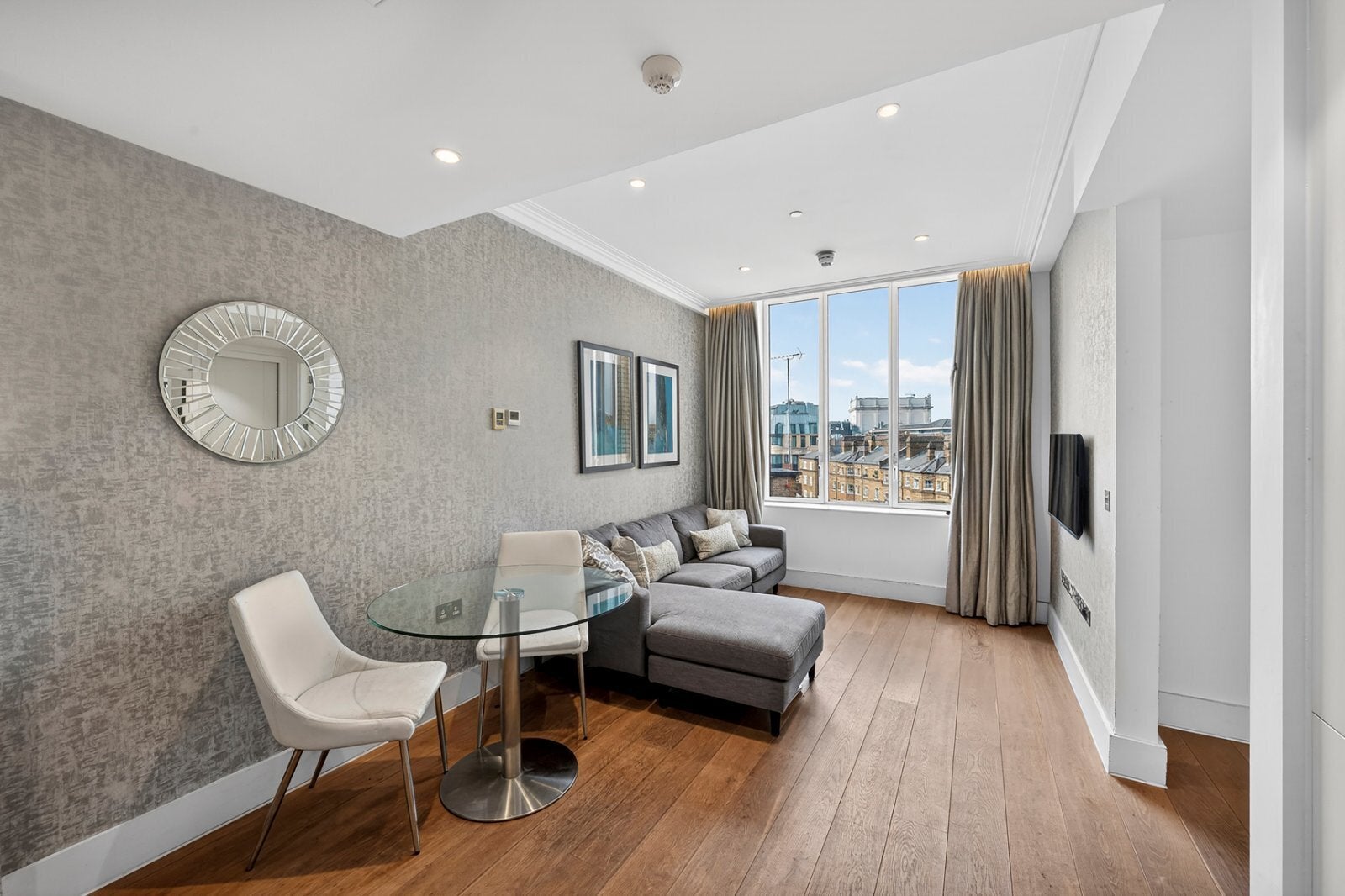 Flat Kingsway in City of Westminster