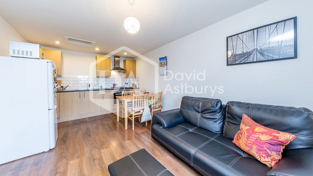 Flat Vorley Road in Greater London
