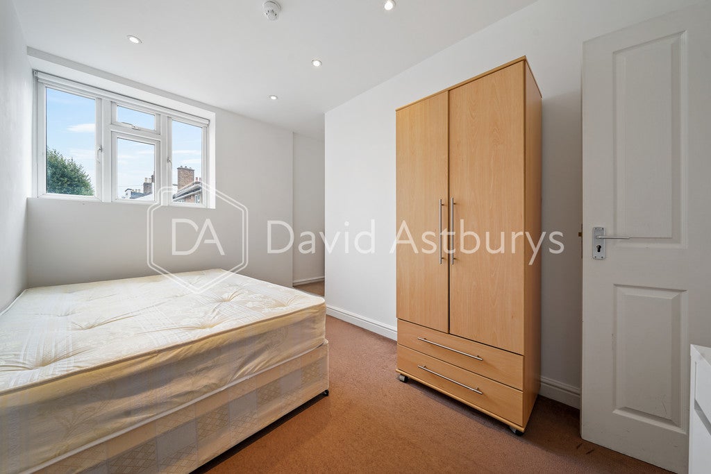 Flat Vorley Road in Greater London