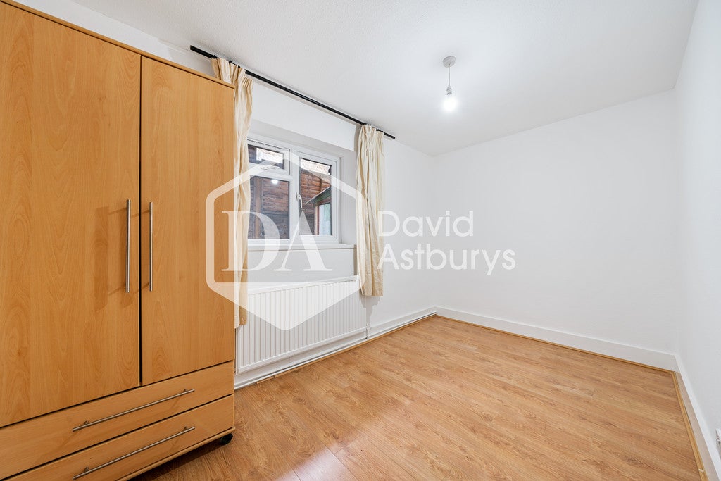 Flat Vorley Road in Greater London