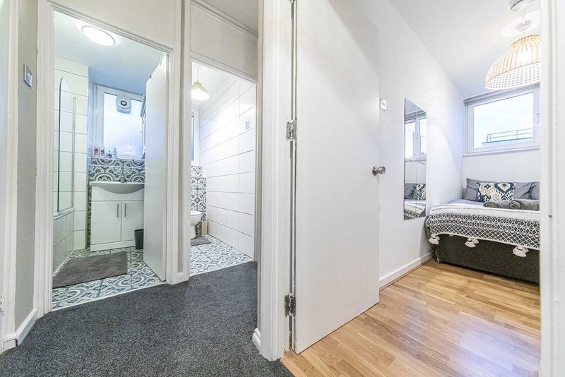 Flat Mintern Street in Greater London