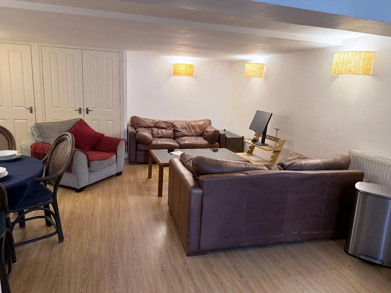 Room Dryden Court in Greater London
