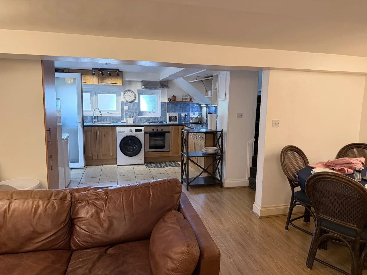 Room Dryden Court in Greater London