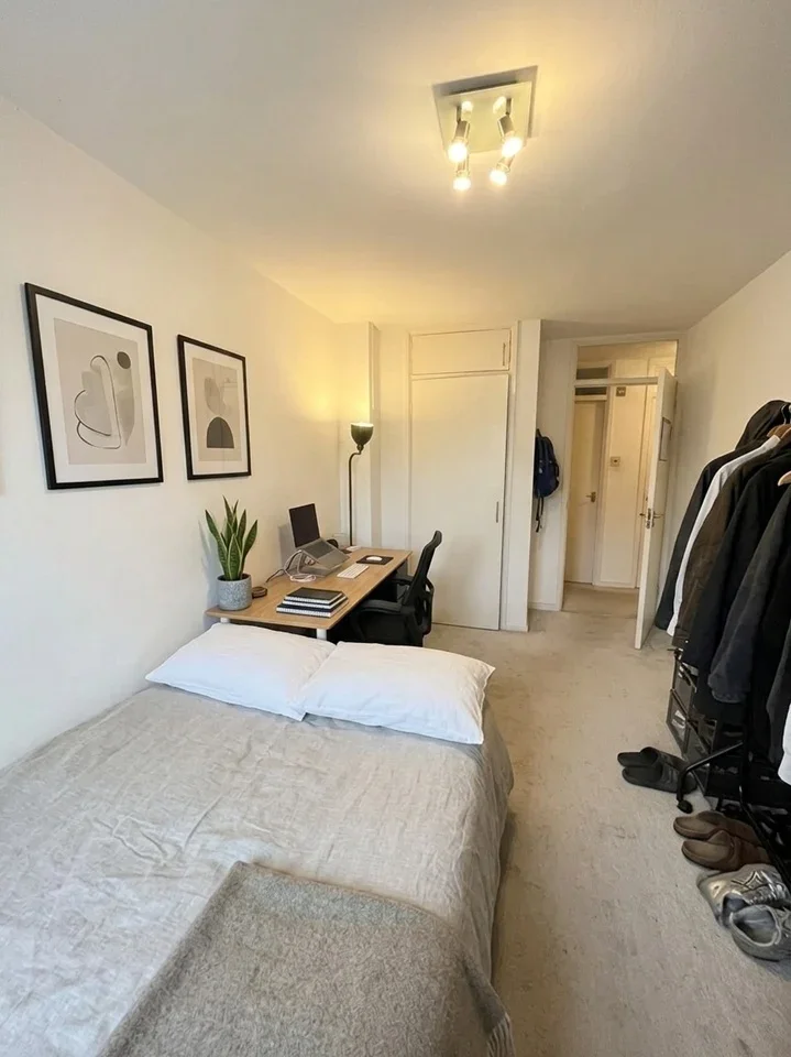 Room Vauxhall Bridge Road in City of Westminster