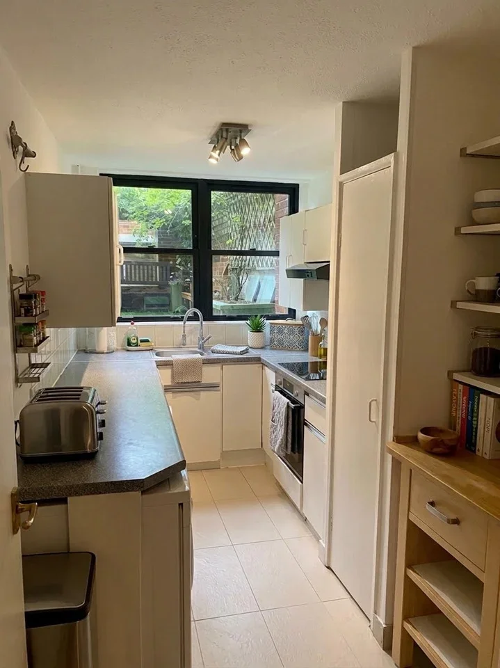 Room Vauxhall Bridge Road in City of Westminster