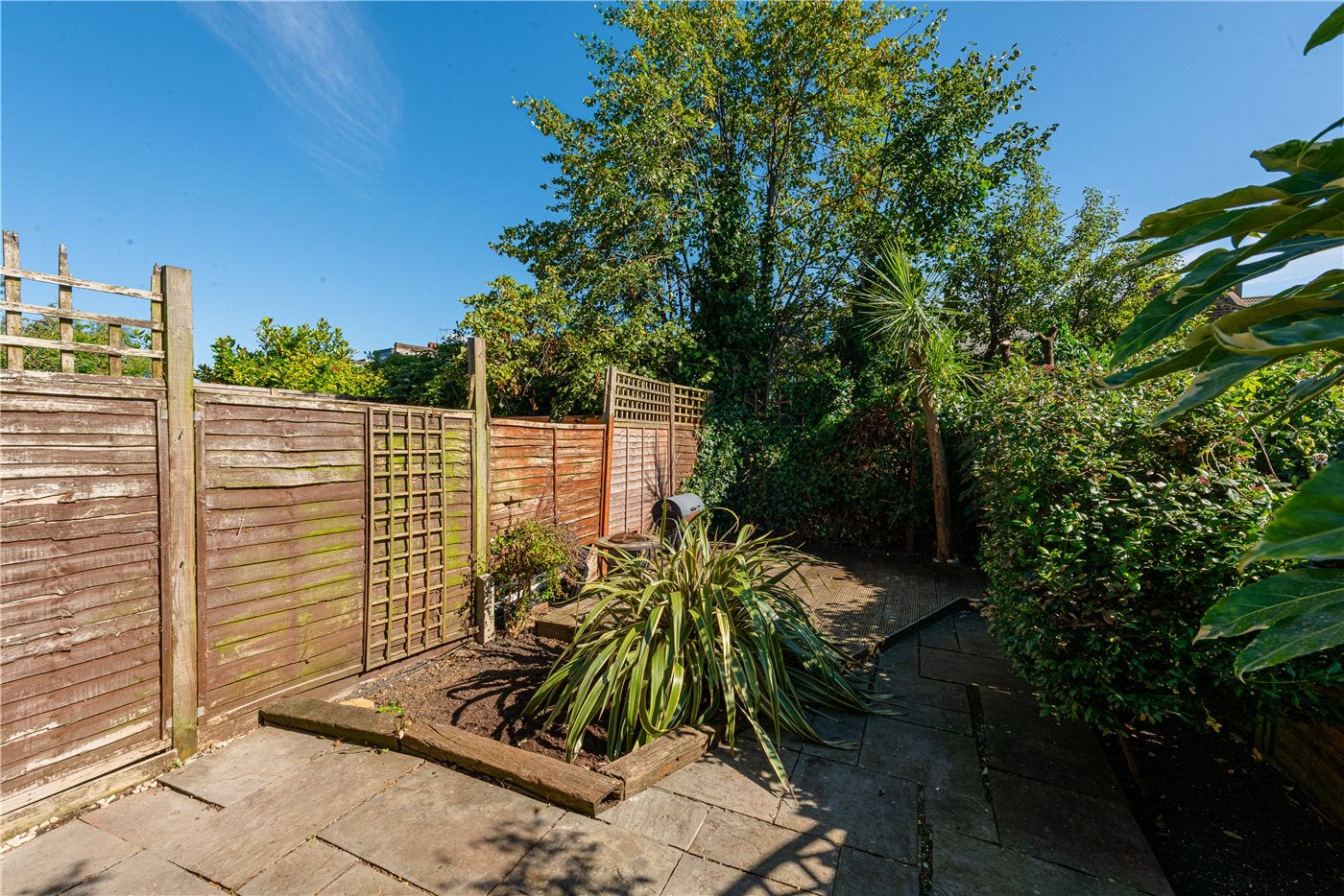 Flat Langler Road in Greater London