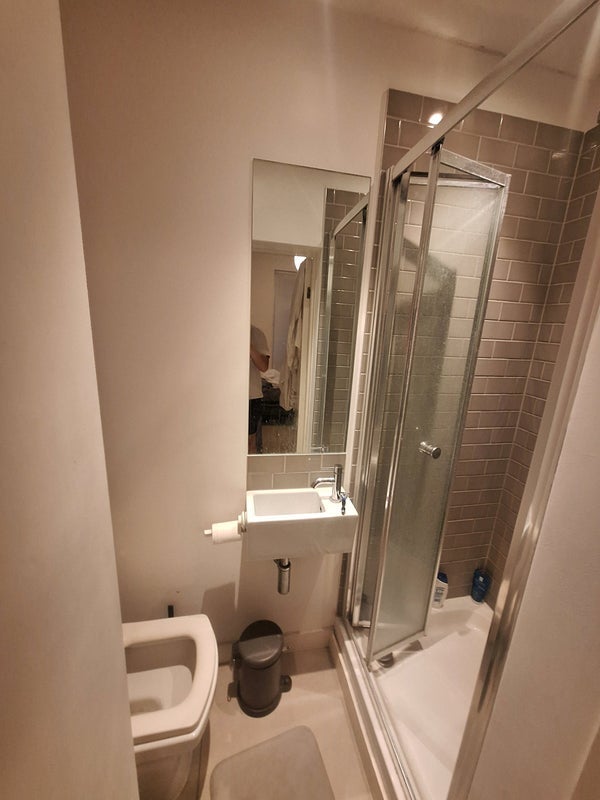 Room Avonmore Road in Greater London