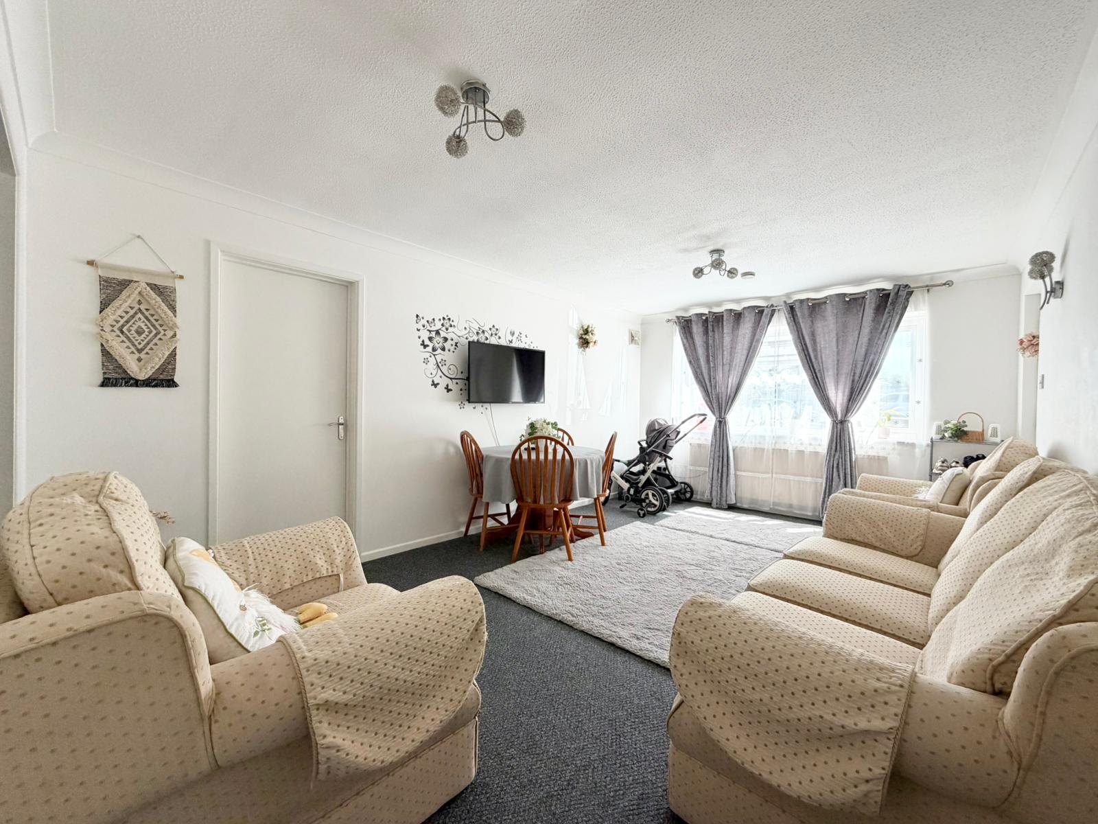 Flat Dunstable Road in Luton